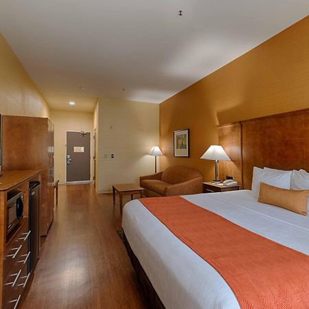 Best Western Plus Delta Inn & Suites Oakley Kültér fotó