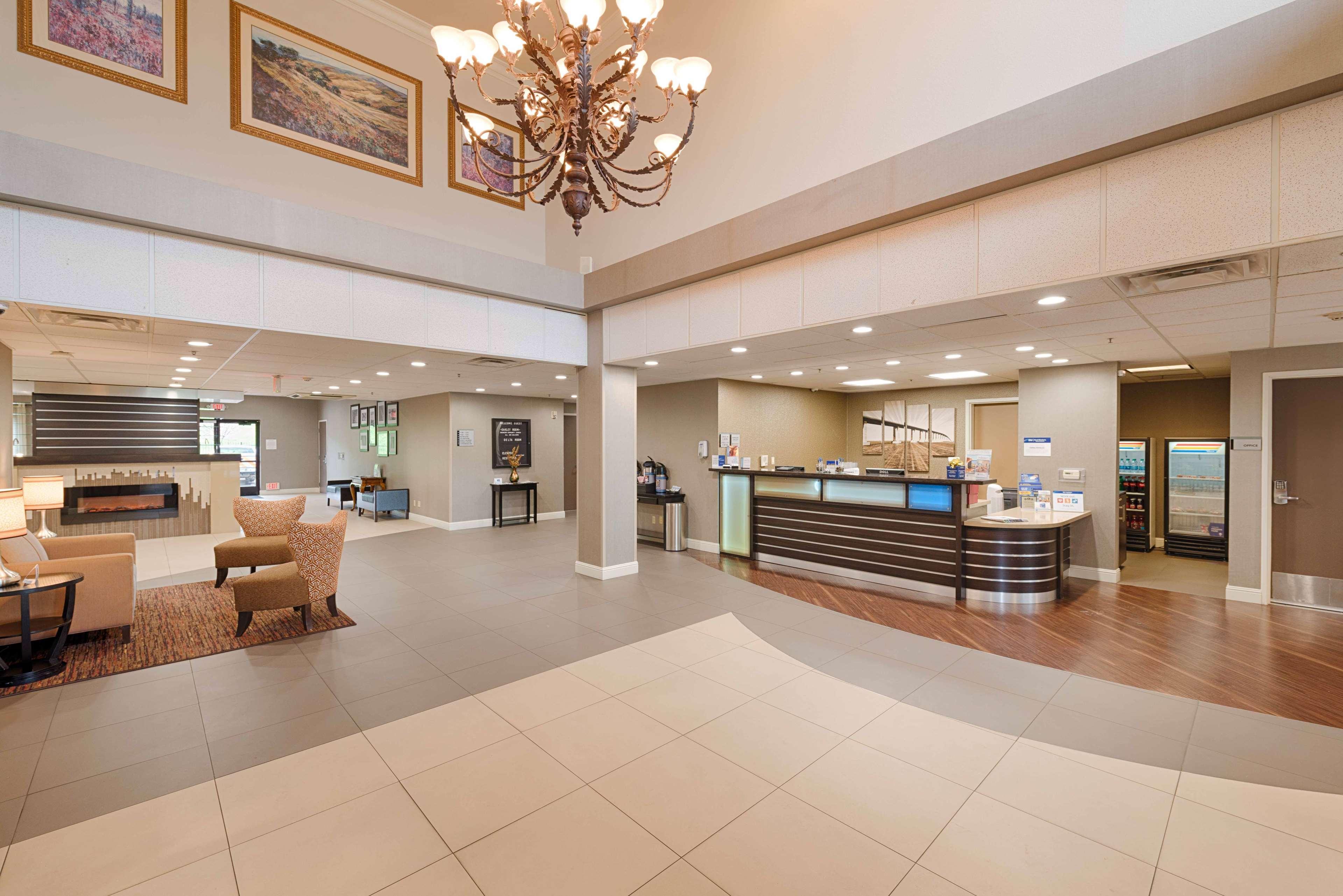 Best Western Plus Delta Inn & Suites Oakley Kültér fotó